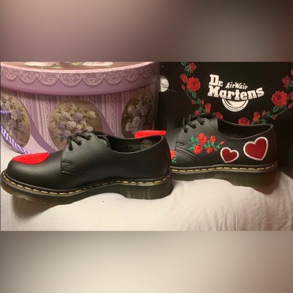 Dr. Martens Black + DM’S Red Softy T + Sequin NEW IN BOX Size 7 - Picture 3 of 7